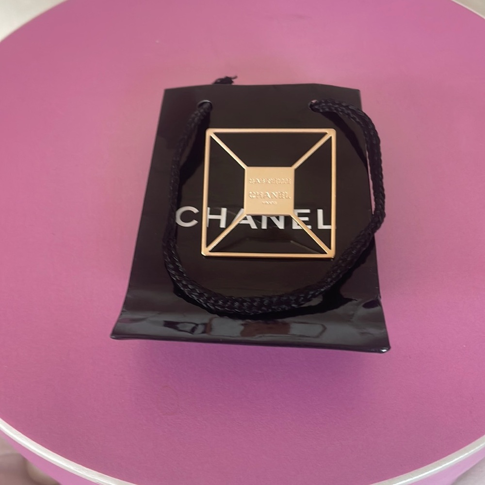 CHANEL GABRIELLE PIN